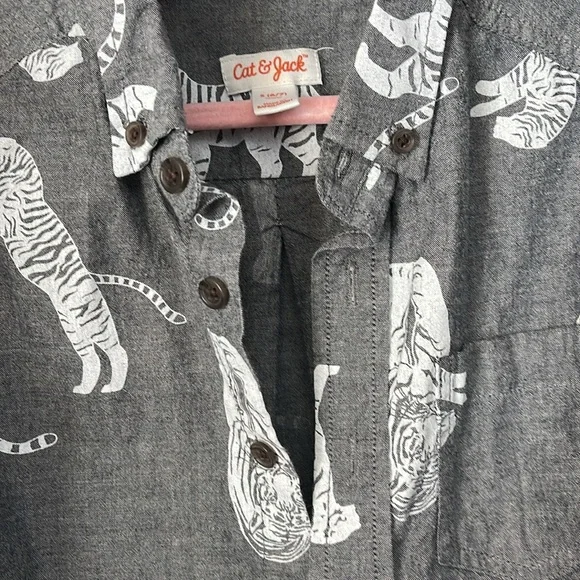 Gray and white tiger shirt size 6/7 - Picture 4 of 4